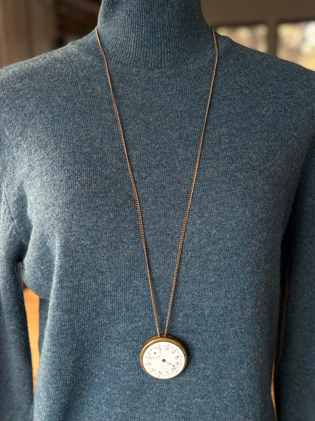 Necklace with a timepiece pendant 